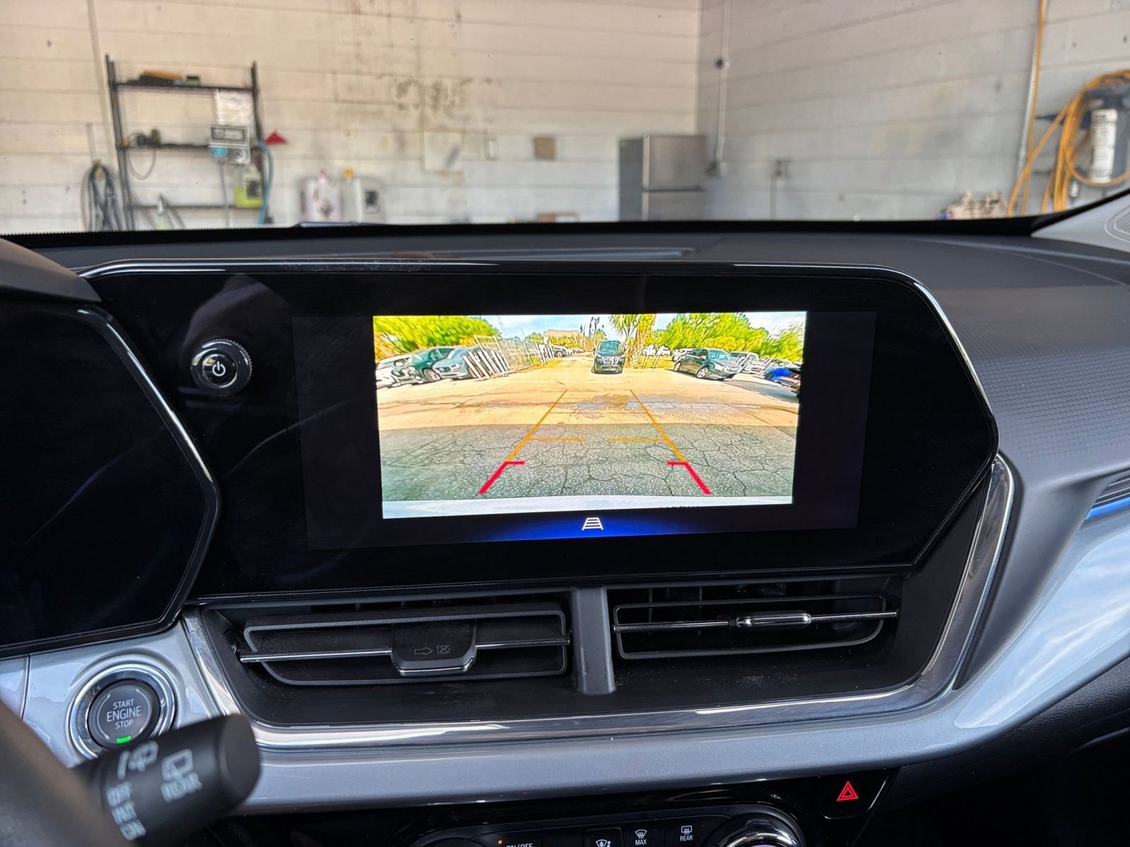 Used 2025 Chevrolet Trax LT image 25