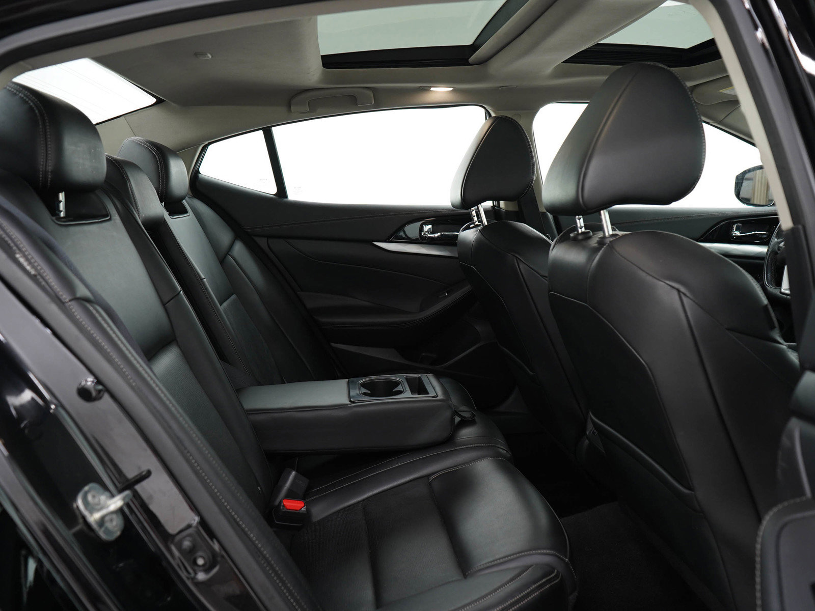 Used 2023 Nissan Maxima SL image 12