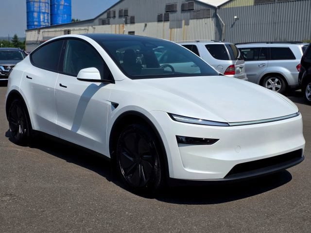 Used 2026 Tesla Model Y AWD image 1