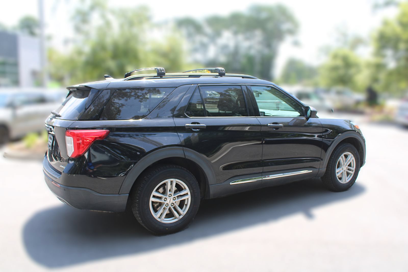 Used 2022 Ford Explorer XLT w/ Equipment Group 202A AWD/4WD image 13