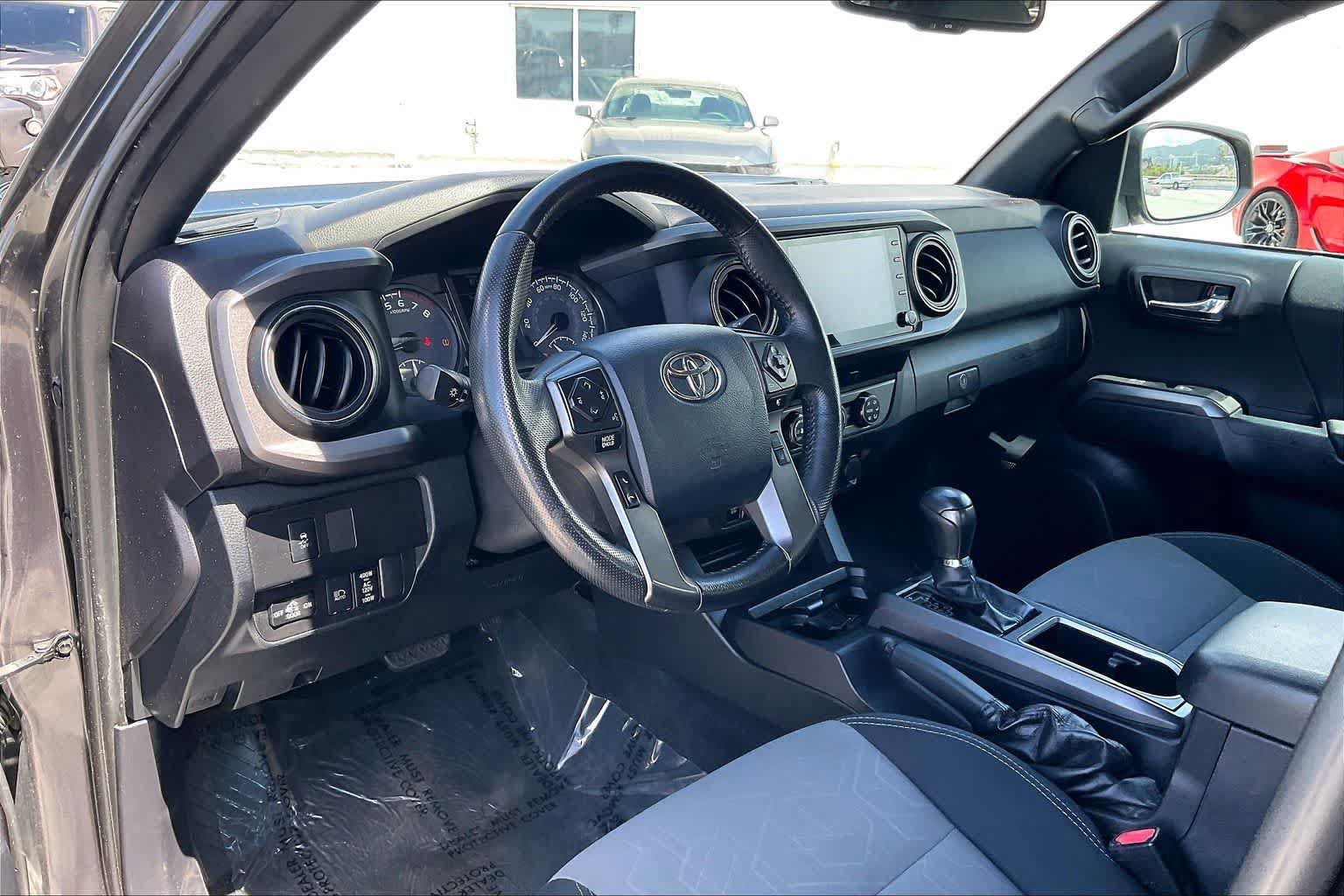 Used 2020 Toyota Tacoma TRD Off-Road w/ Technology Package AWD/4WD image 2