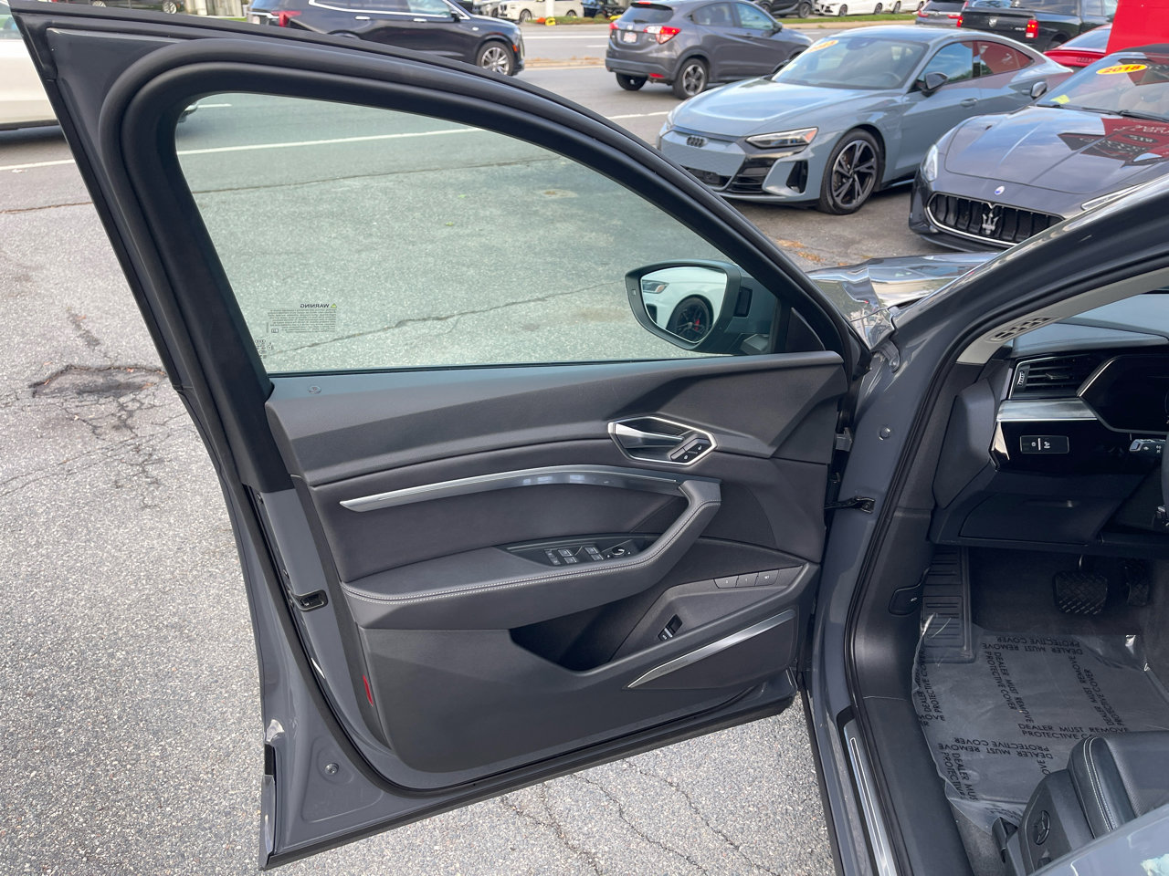 Used 2024 Audi Q8 e-tron Premium Plus w/ Premium Plus Package image 34