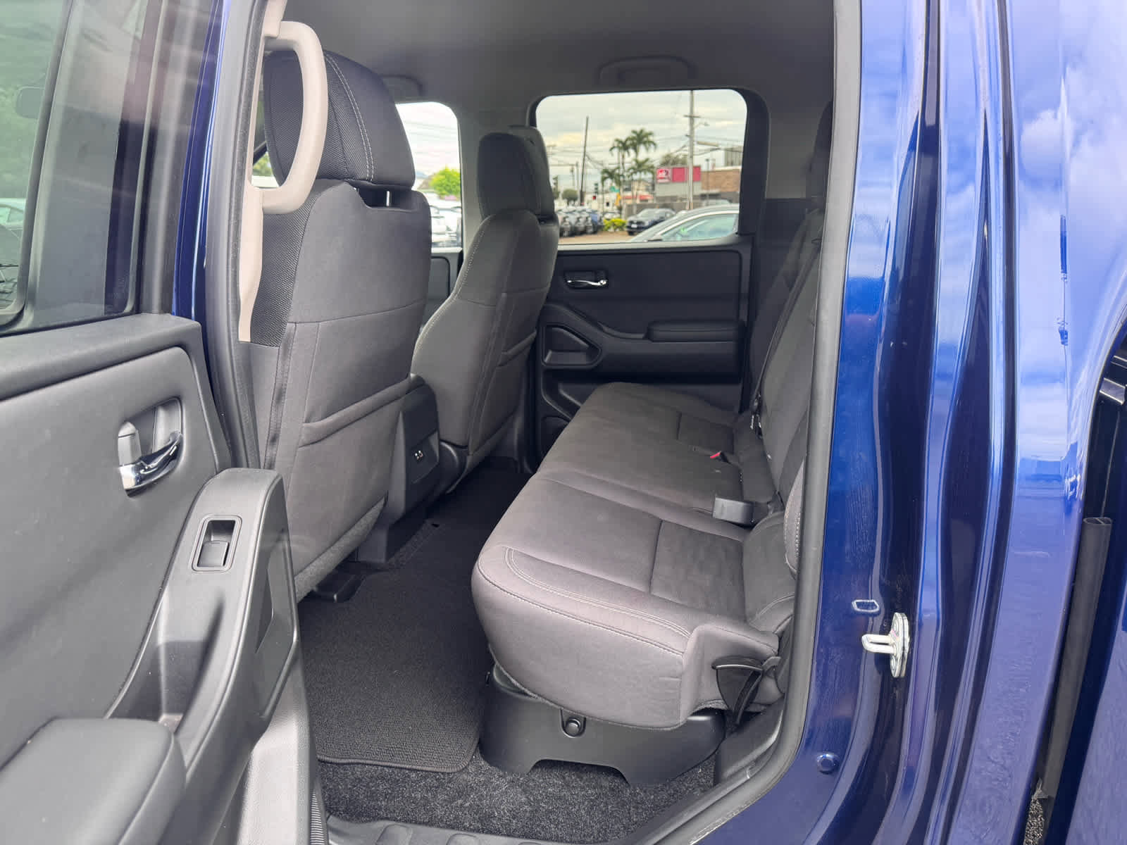 Used 2022 Nissan Frontier SV w/ Technology Package image 9