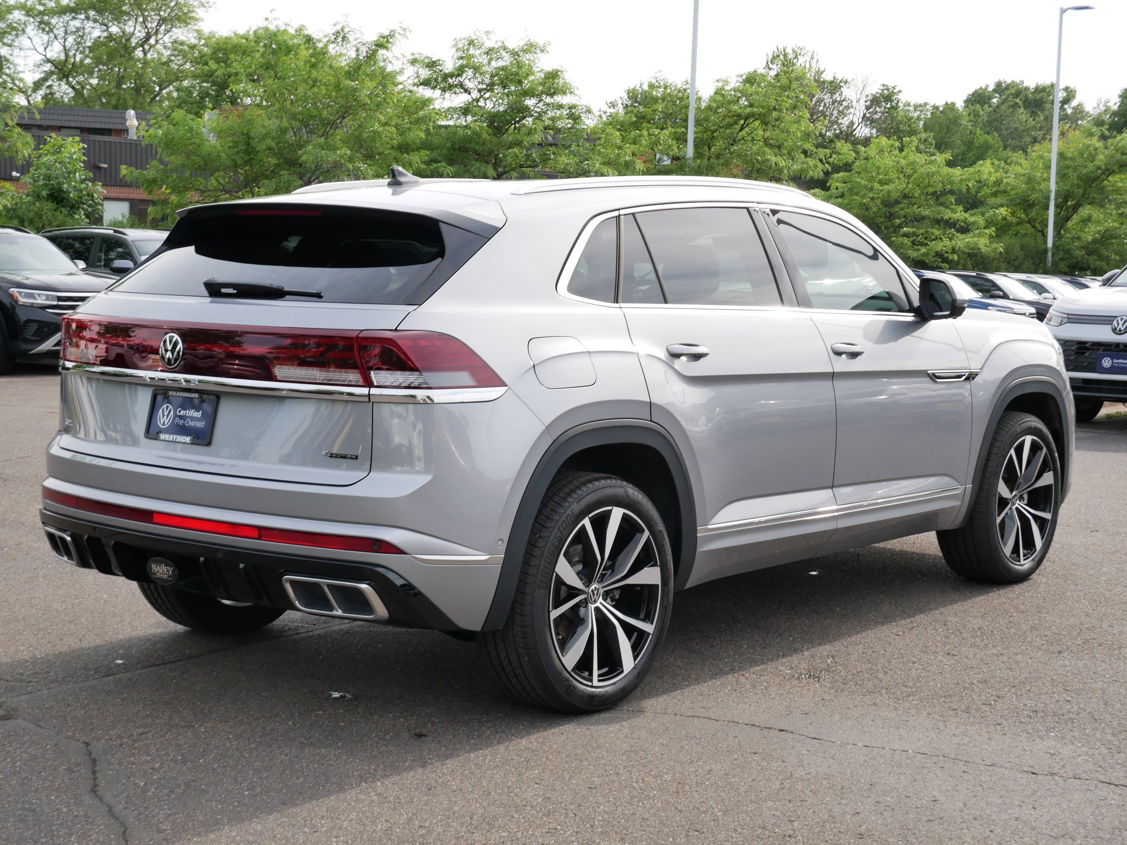Used 2025 Volkswagen Atlas Cross Sport SEL Premium R-Line AWD/4WD image 7