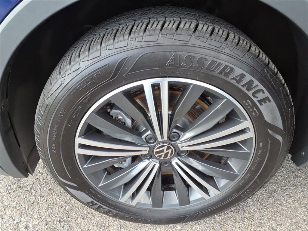 Used 2024 Volkswagen Tiguan Wolfsburg Edition image 10