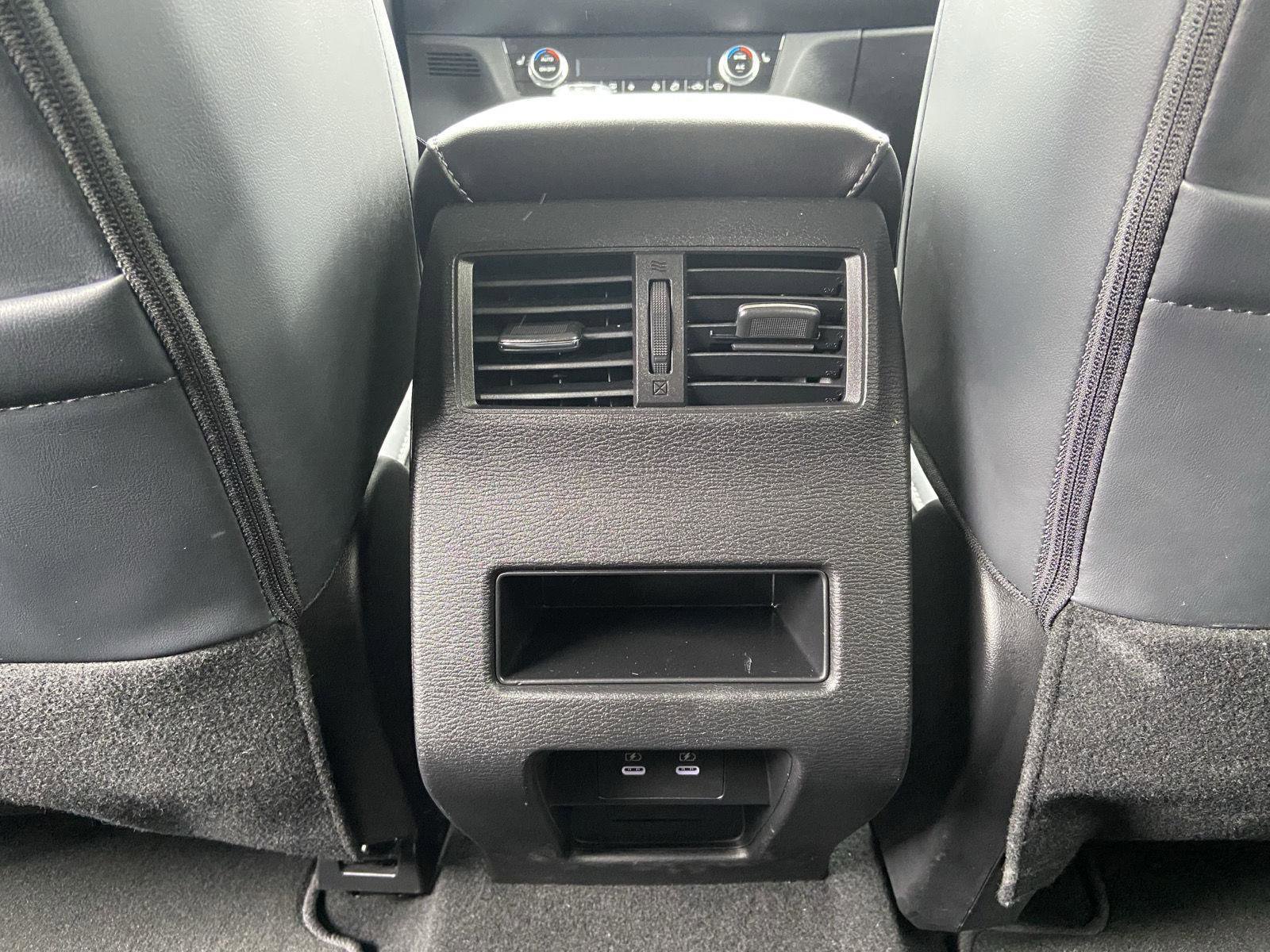 Used 2025 Mitsubishi Outlander SE image 26