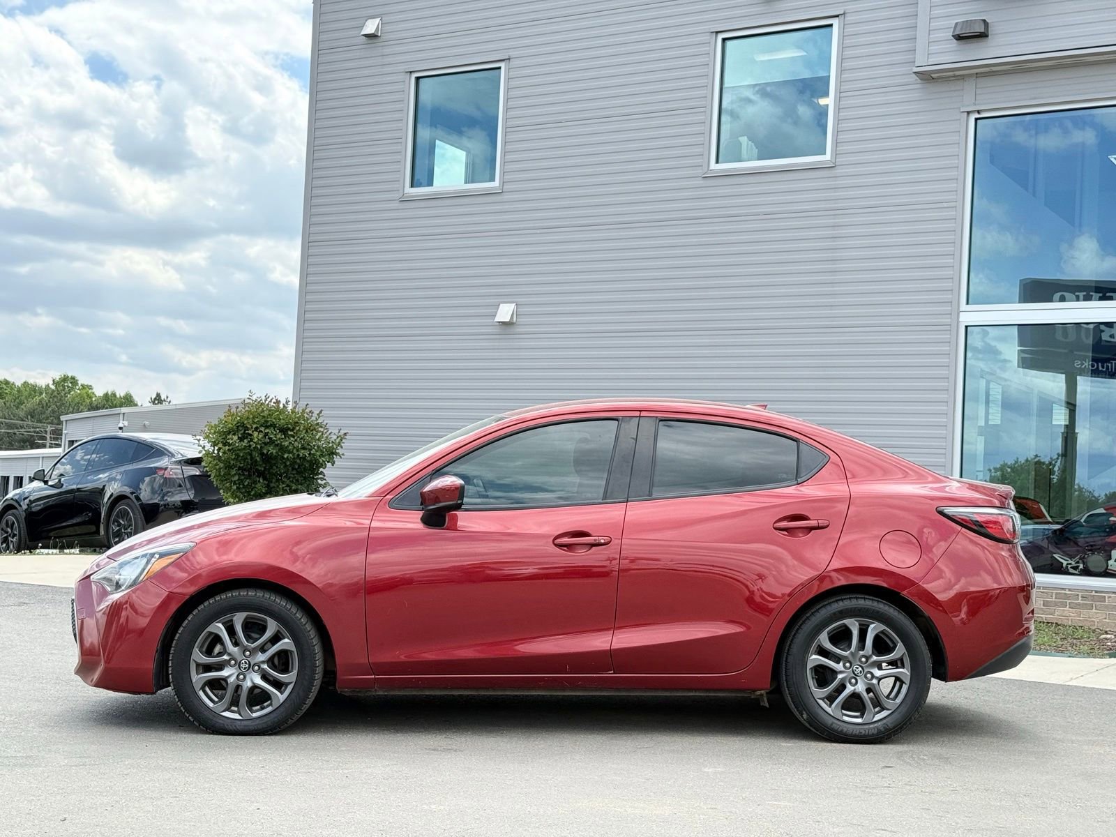 Used 2019 Toyota Yaris LE FWD image 11