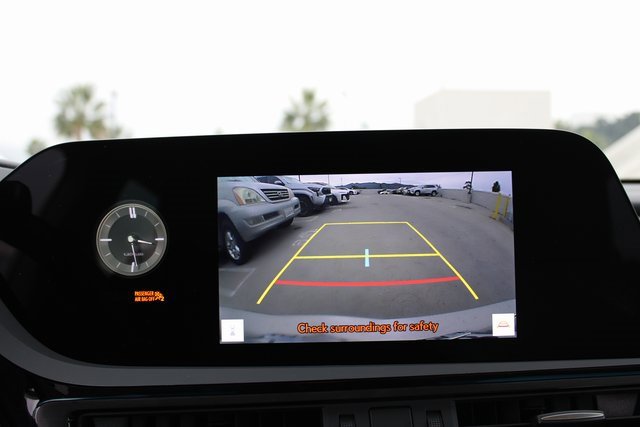 Certified 2025 Lexus ES 300h w/ Premium Package image 13