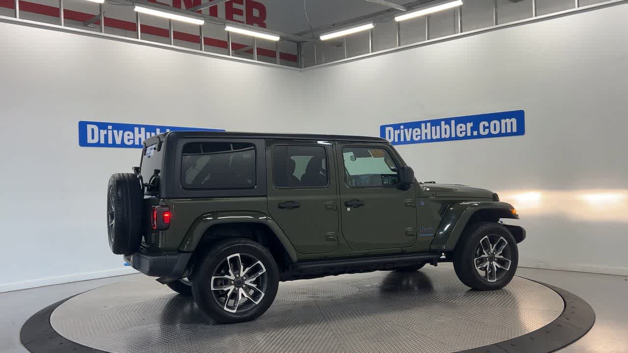Used 2024 Jeep Wrangler Unlimited w/ Convenience Group AWD/4WD image 2