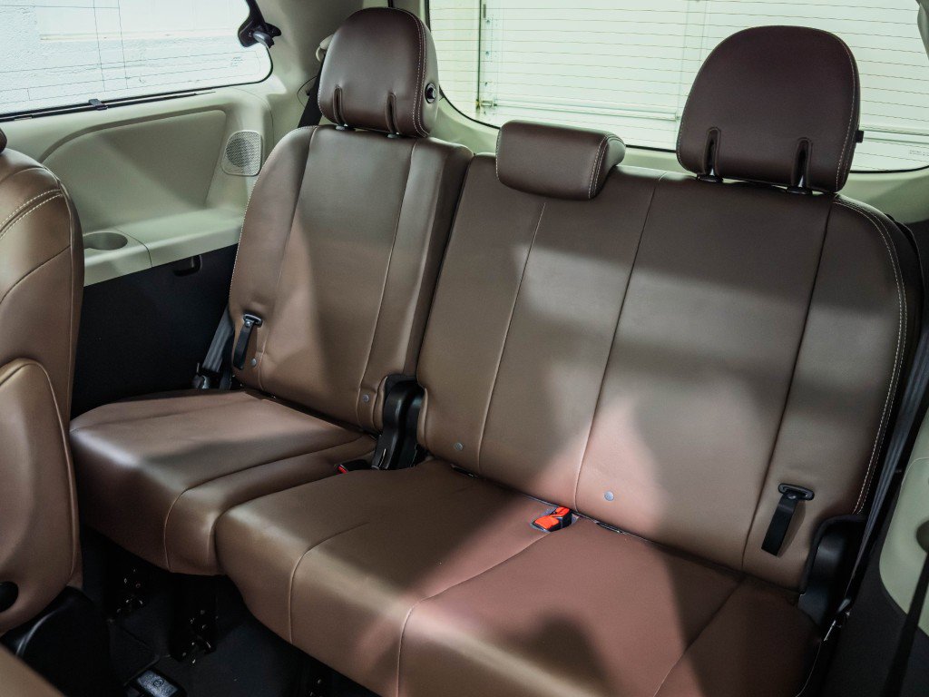 Used 2020 Toyota Sienna Limited Premium w/ Carpet Mat Package AWD/4WD image 18