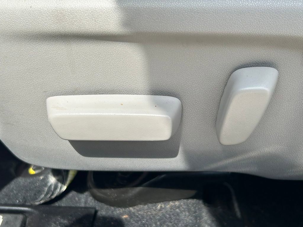 Used 2013 Toyota Camry LE FWD image 22
