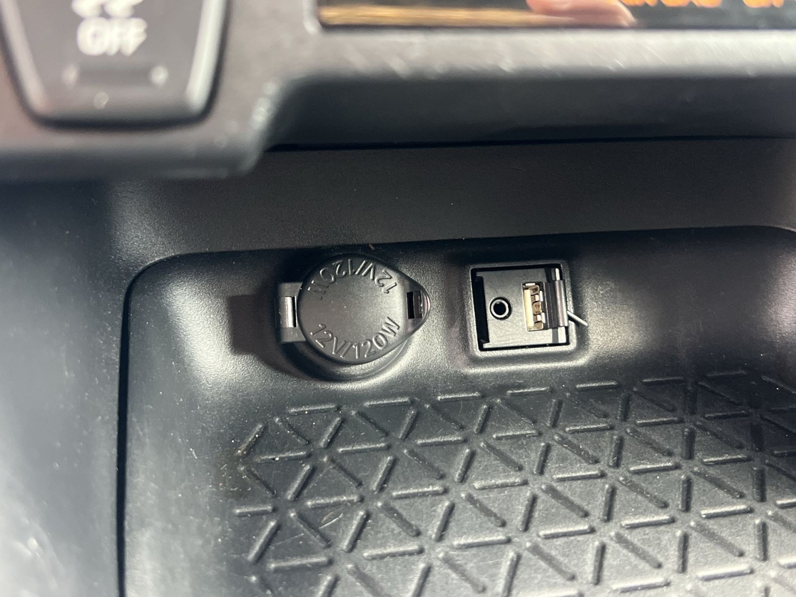 Used 2019 Toyota RAV4 LE AWD/4WD image 33