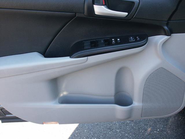 Used 2013 Toyota Camry LE image 13