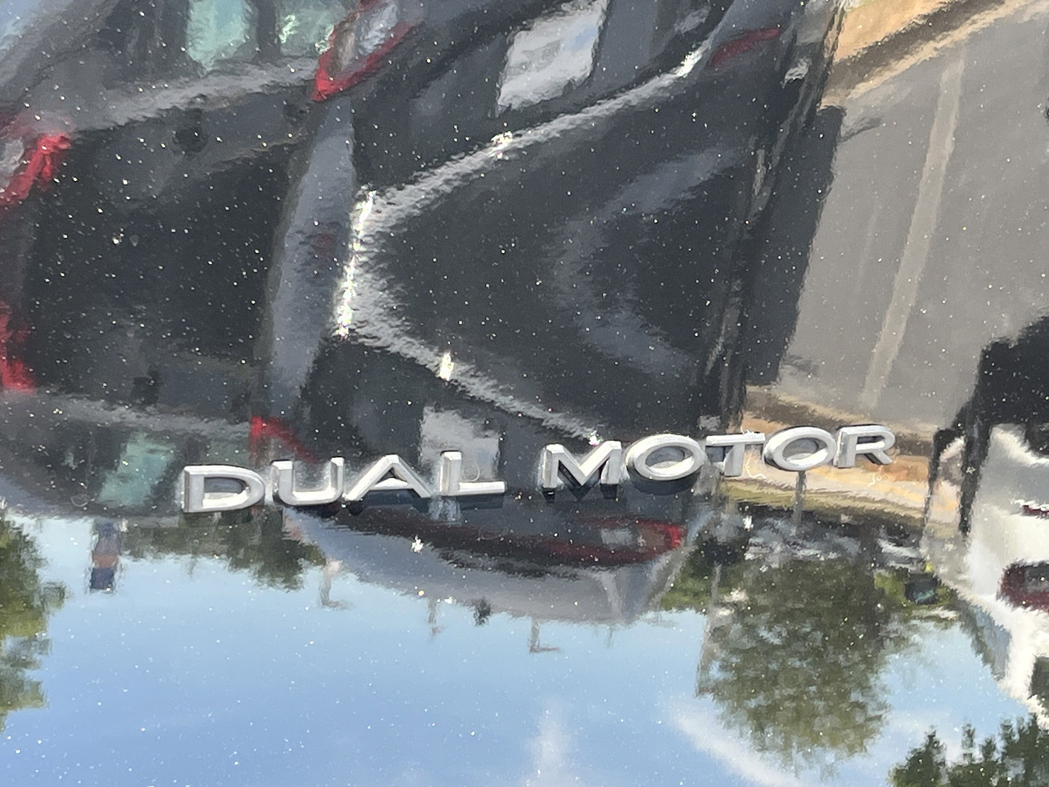 Used 2024 Tesla Model Y Long Range AWD/4WD image 23
