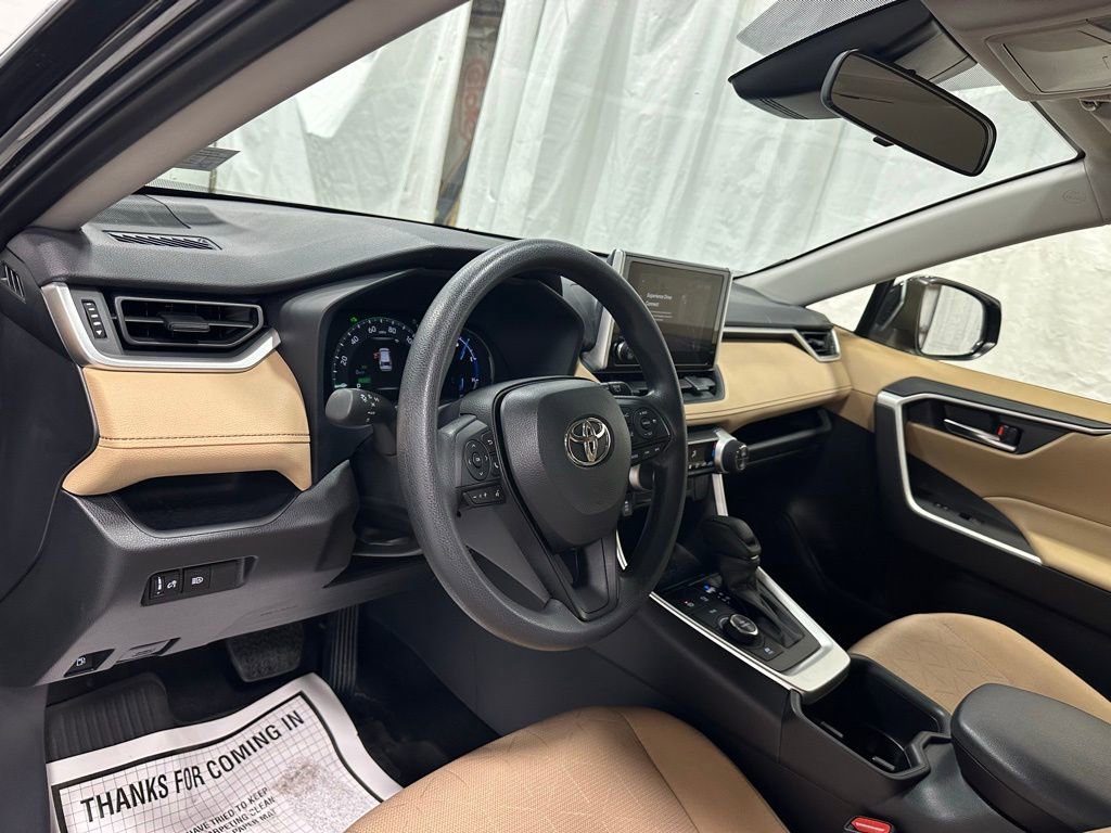 Used 2025 Toyota RAV4 XLE image 15