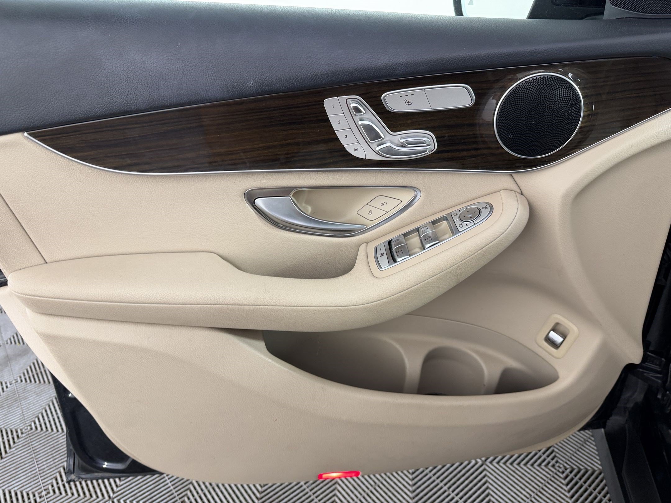 Used 2019 Mercedes-Benz GLC 300 4MATIC image 14