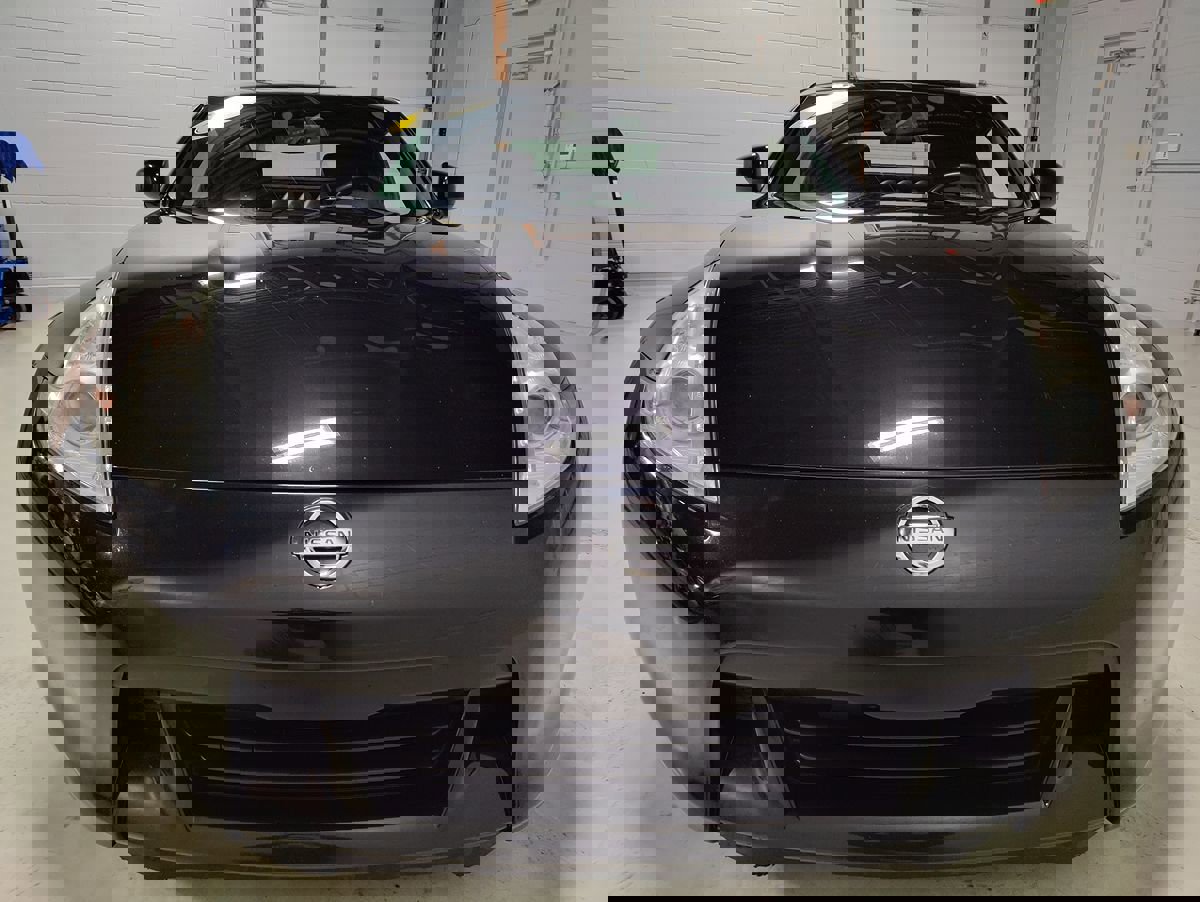 Used 2009 Nissan 370Z Touring image 3