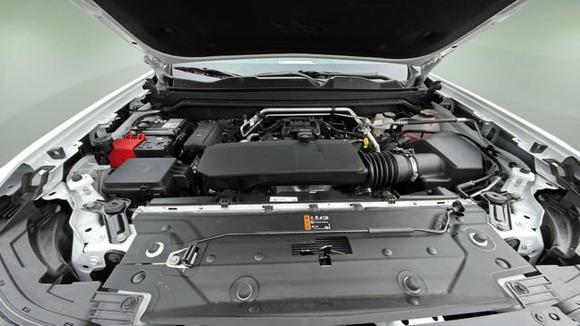 Used 2026 Chevrolet Colorado ZR2 w/ Technology Package AWD/4WD image 32