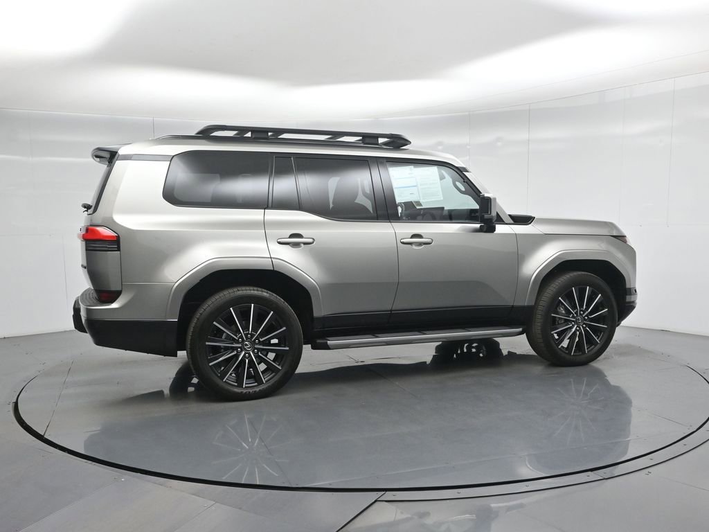 Used 2025 Lexus GX 550 w/ Accessory Package (2T) image 29