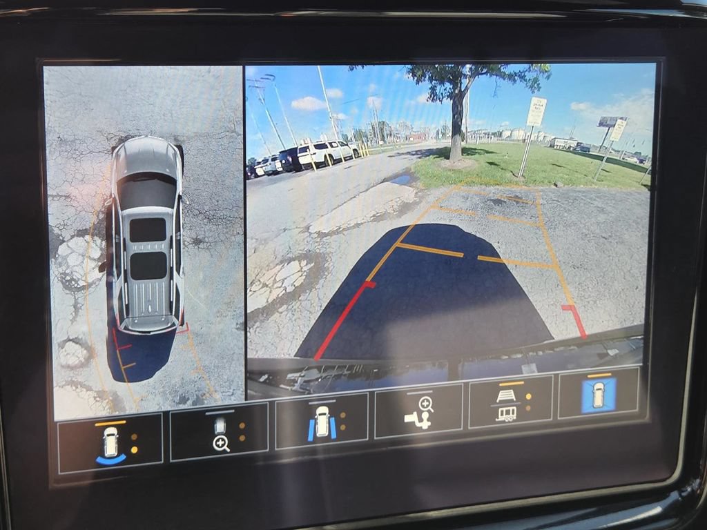 Used 2022 Chevrolet Traverse RS w/ LPO, Floor Liner Package AWD/4WD image 9