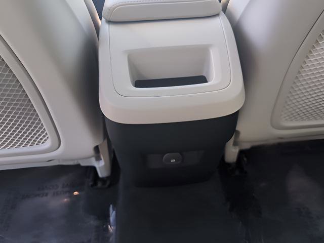 Used 2023 Volvo XC60 B5 Plus image 19