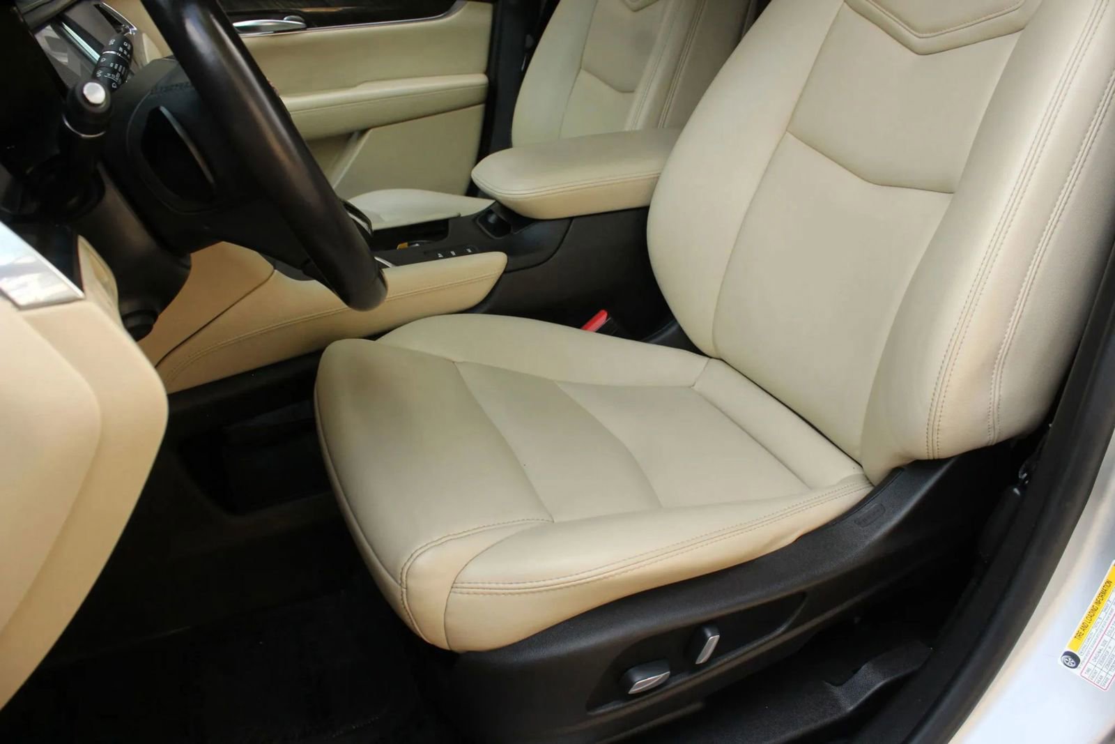 Used 2018 Cadillac XT5 AWD image 35