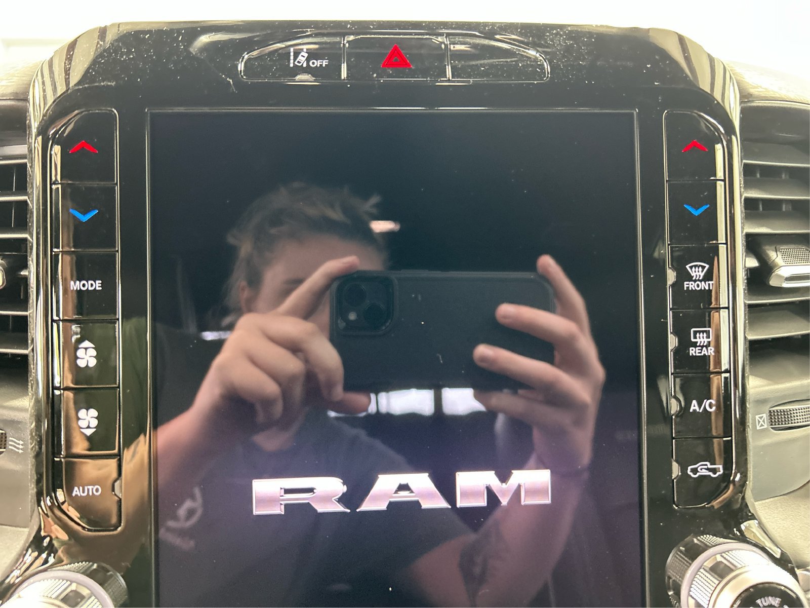 New 2027 RAM 2500 Laramie w/ Night Edition AWD/4WD image 25