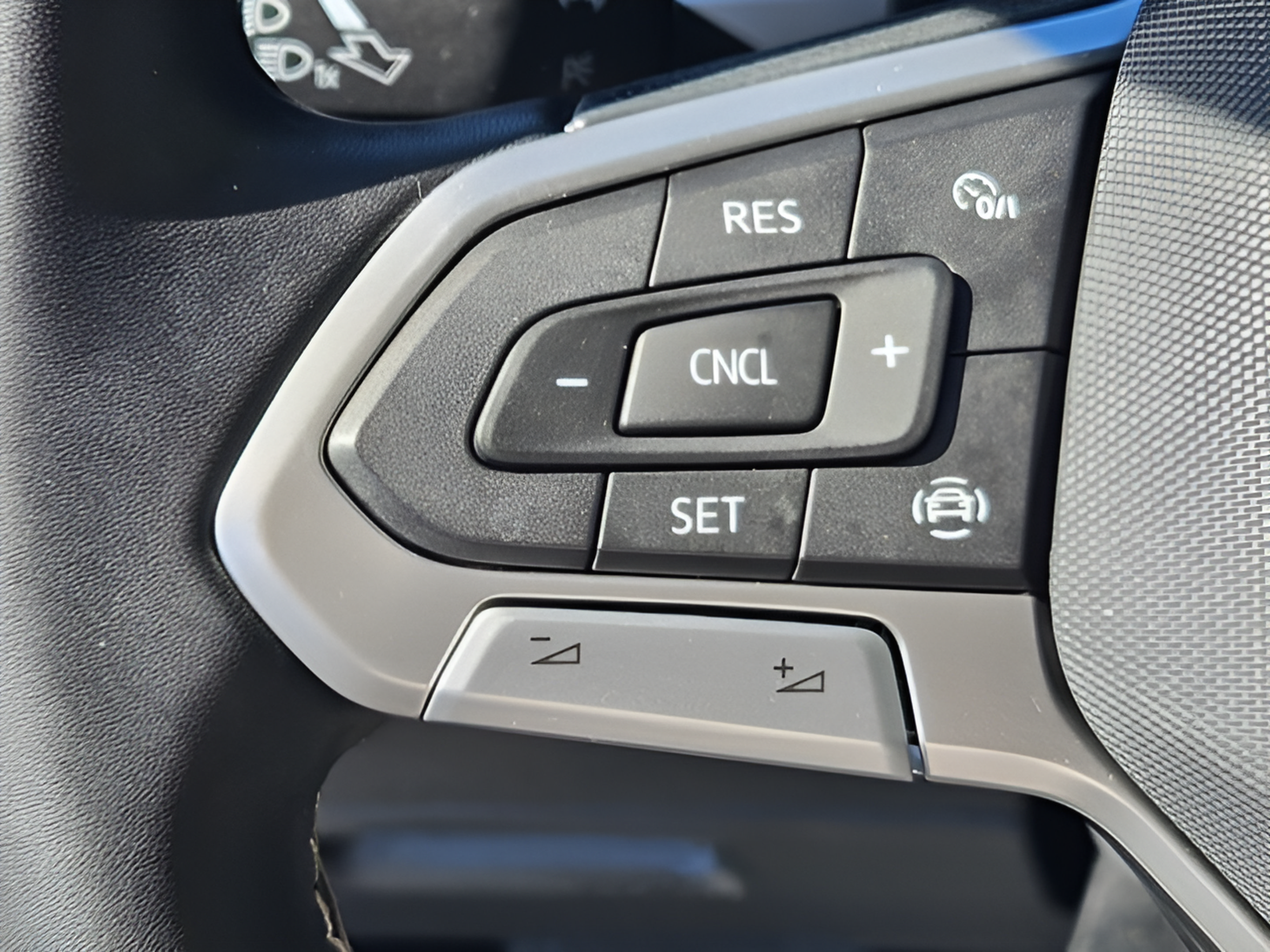 Used 2023 Volkswagen Atlas Cross Sport SE FWD image 23