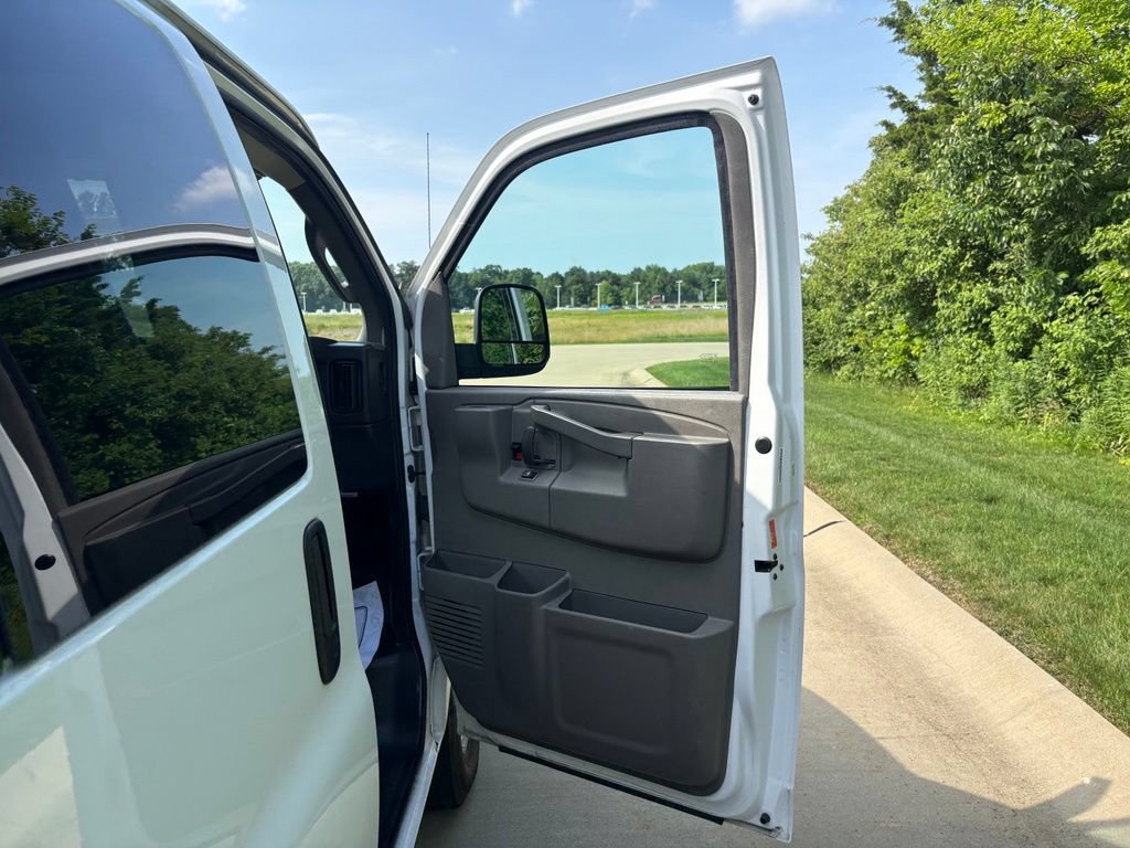Used 2023 Chevrolet Express 3500 LS RWD image 30