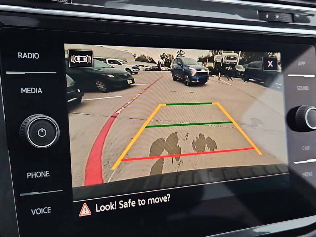 Used 2023 Volkswagen Tiguan SE R-Line image 23