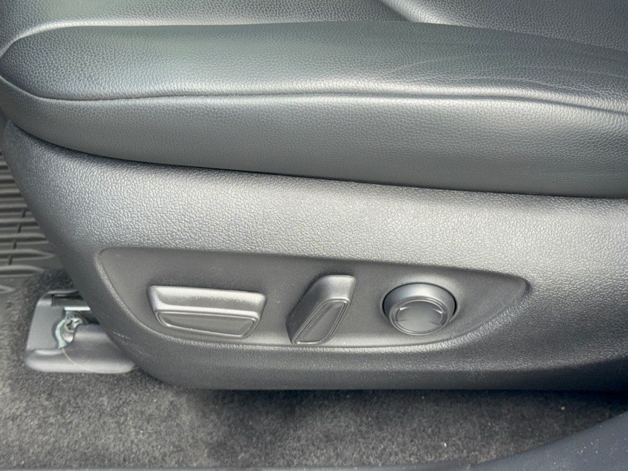 Used 2023 Toyota Highlander XLE FWD image 16