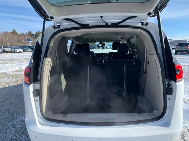 Used 2024 Chrysler Pacifica Touring-L image 13
