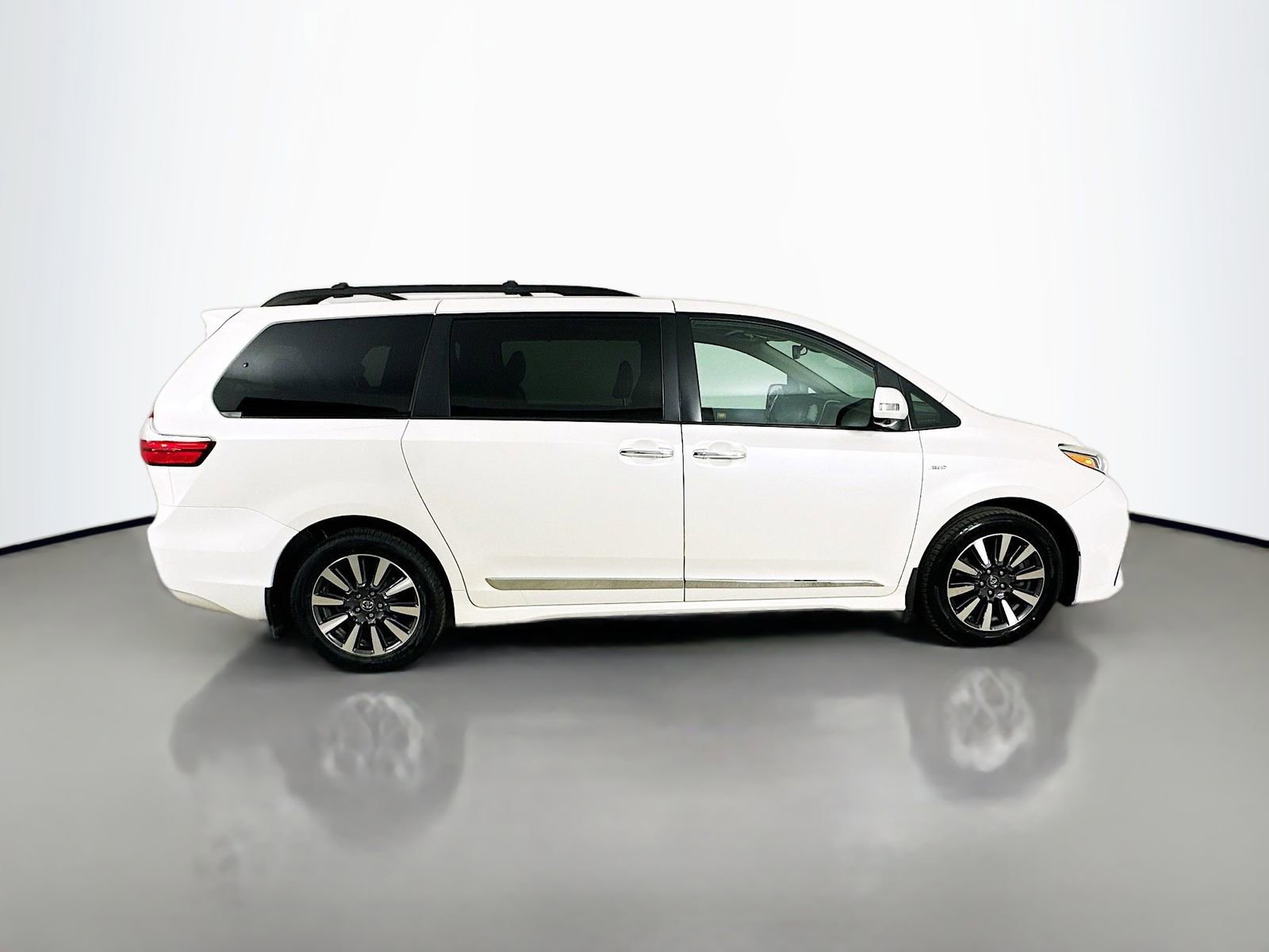 Used 2019 Toyota Sienna Limited Premium AWD/4WD image 4