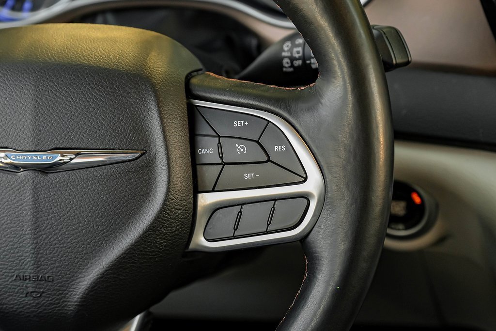 Used 2019 Chrysler Pacifica Touring-L image 25