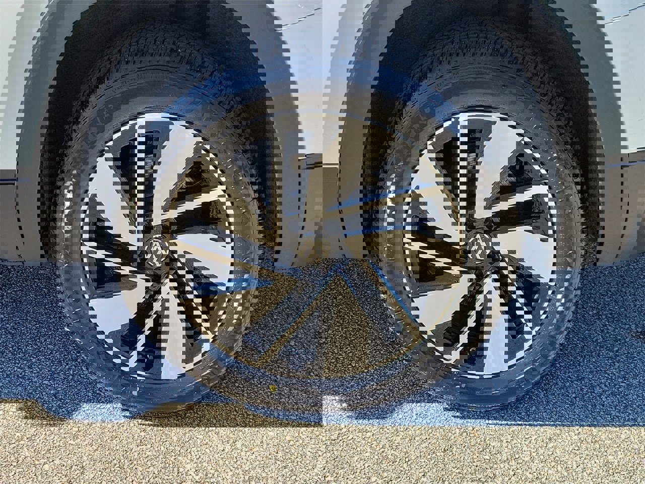 Used 2025 Volkswagen Atlas SE image 5