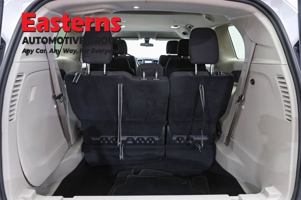 Used 2022 Chrysler Voyager LX FWD image 9