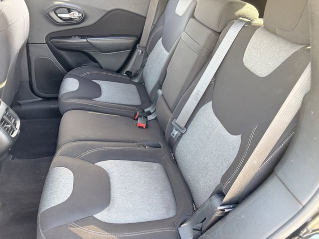 Used 2016 Jeep Cherokee Sport image 25