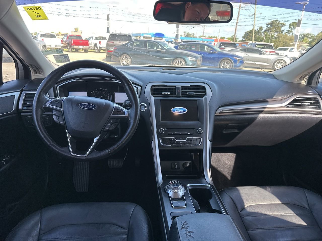 Used 2017 Ford Fusion SE w/ Fusion SE Technology Package image 8