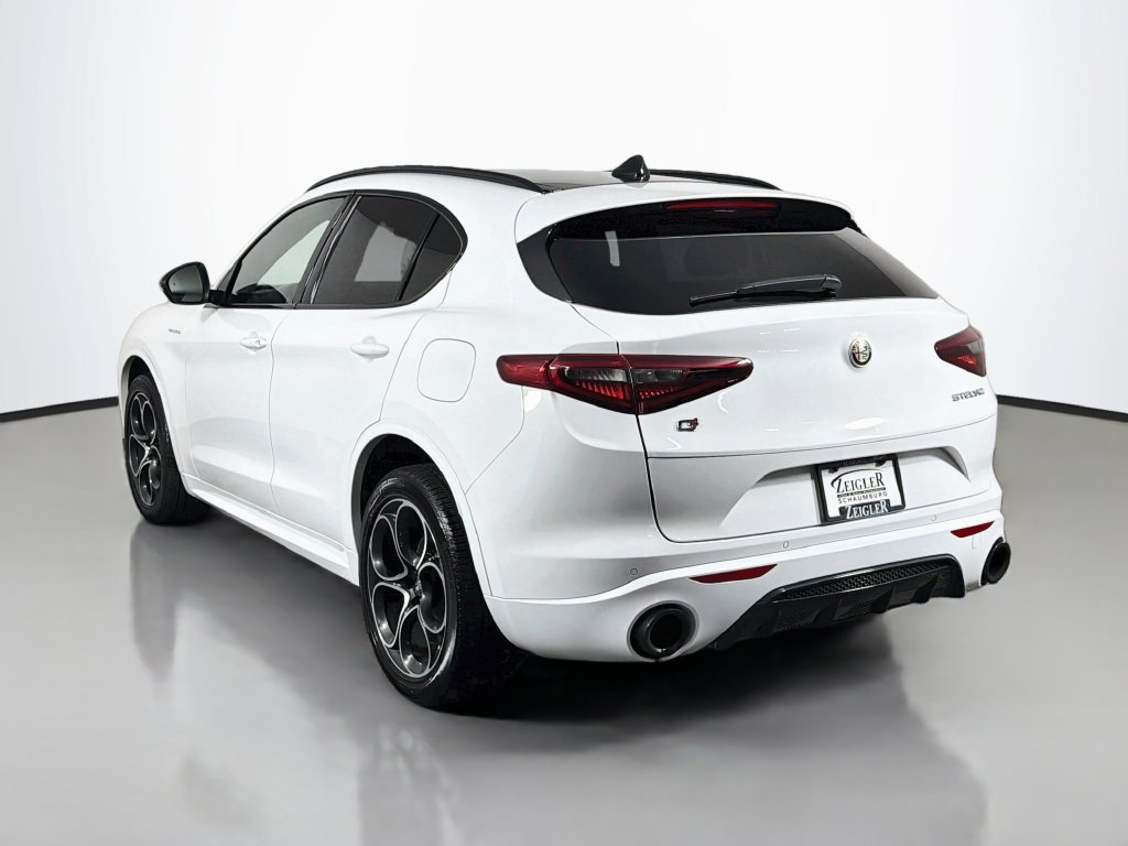 Used 2022 Alfa Romeo Stelvio Veloce AWD/4WD image 5
