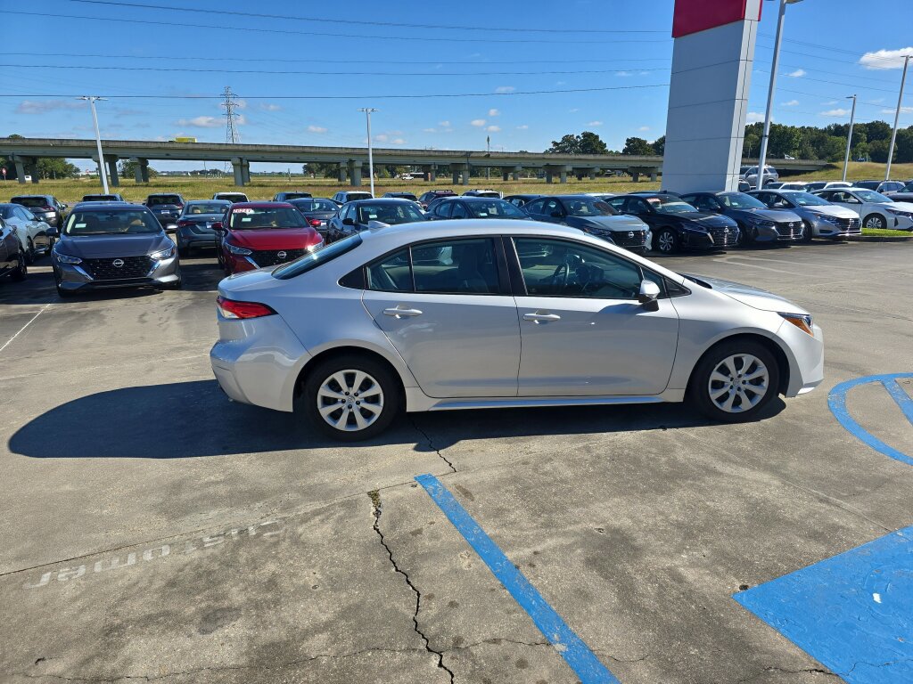 Used 2023 Toyota Corolla LE image 7