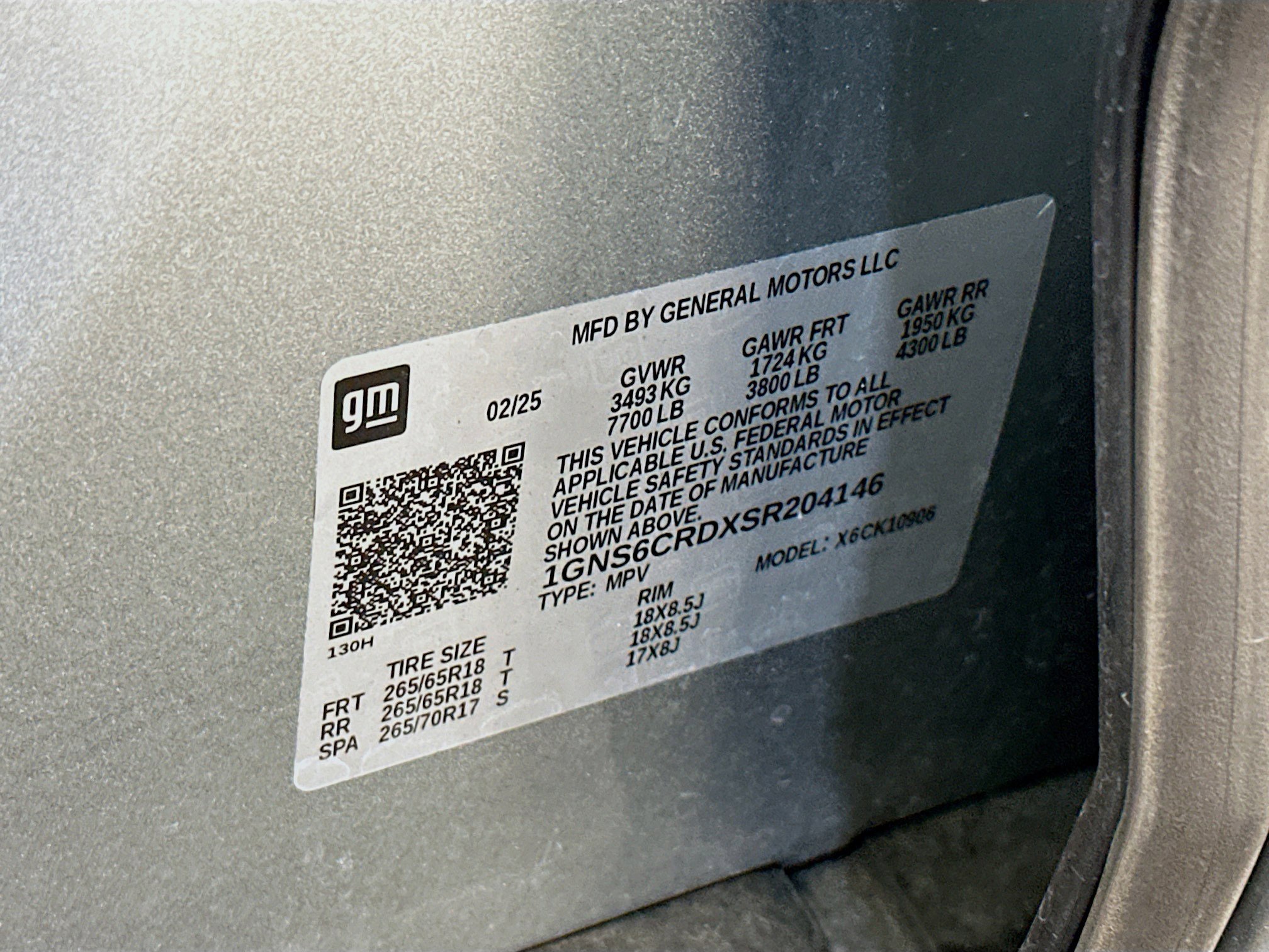 Used 2025 Chevrolet Suburban LT image 12