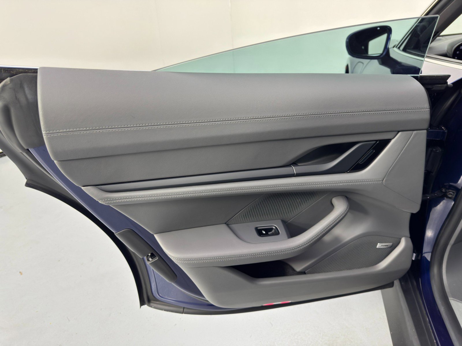 Used 2020 Porsche Taycan 4S w/ Premium Package image 46