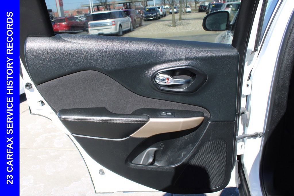 Used 2018 Jeep Cherokee Latitude image 23