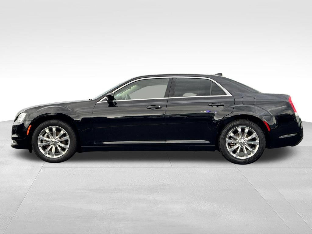Used 2023 Chrysler 300 Touring AWD/4WD image 4