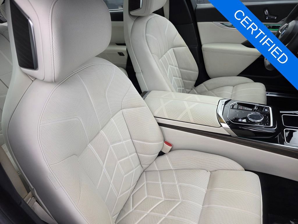 Certified 2023 BMW 760i xDrive AWD/4WD image 25