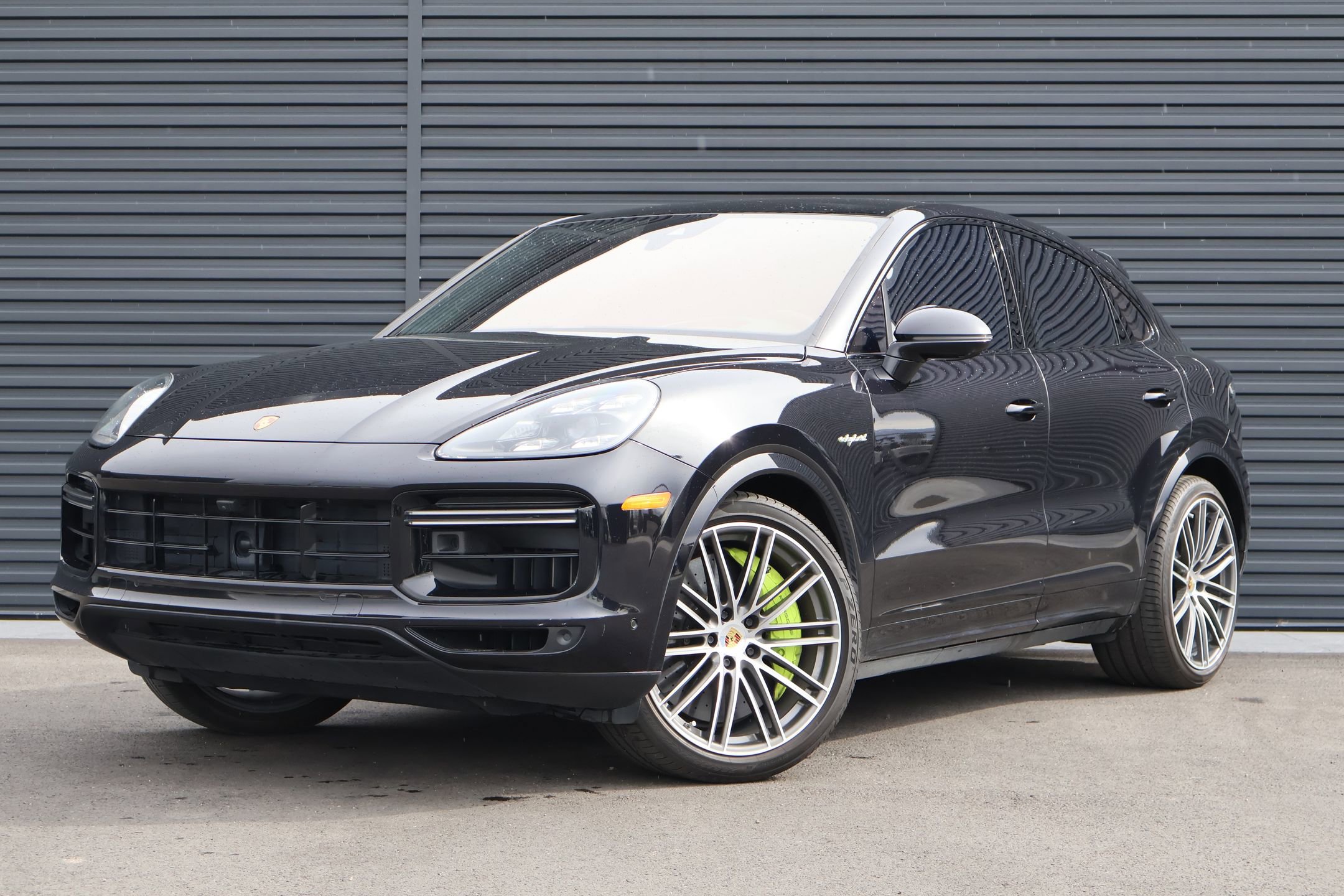 Certified 2022 Porsche Cayenne Turbo S AWD/4WD image 1