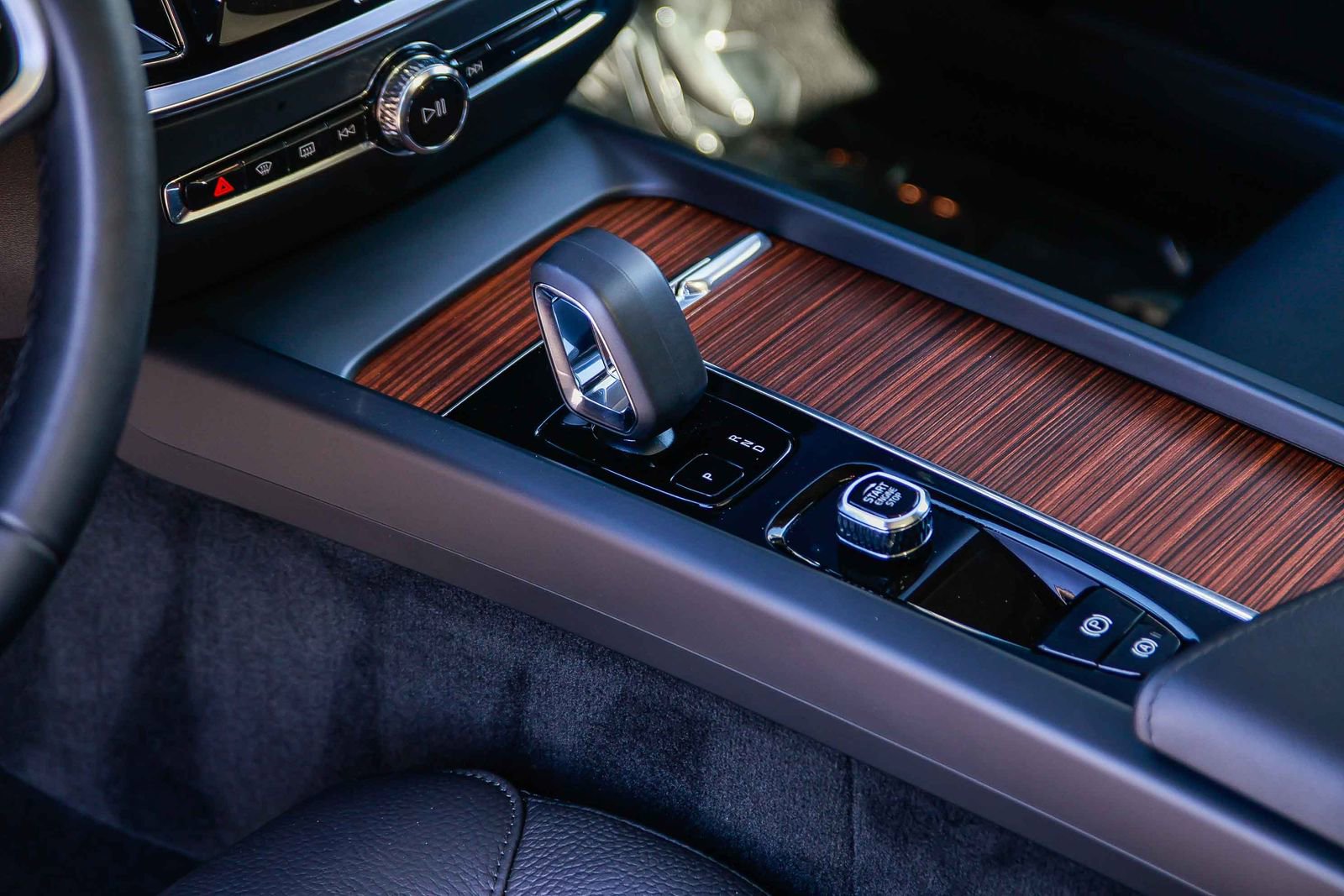 Used 2025 Volvo V60 B5 Cross Country Plus image 21