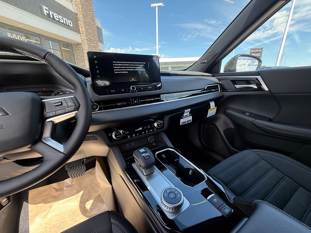 New 2026 Mitsubishi Outlander LE FWD image 24