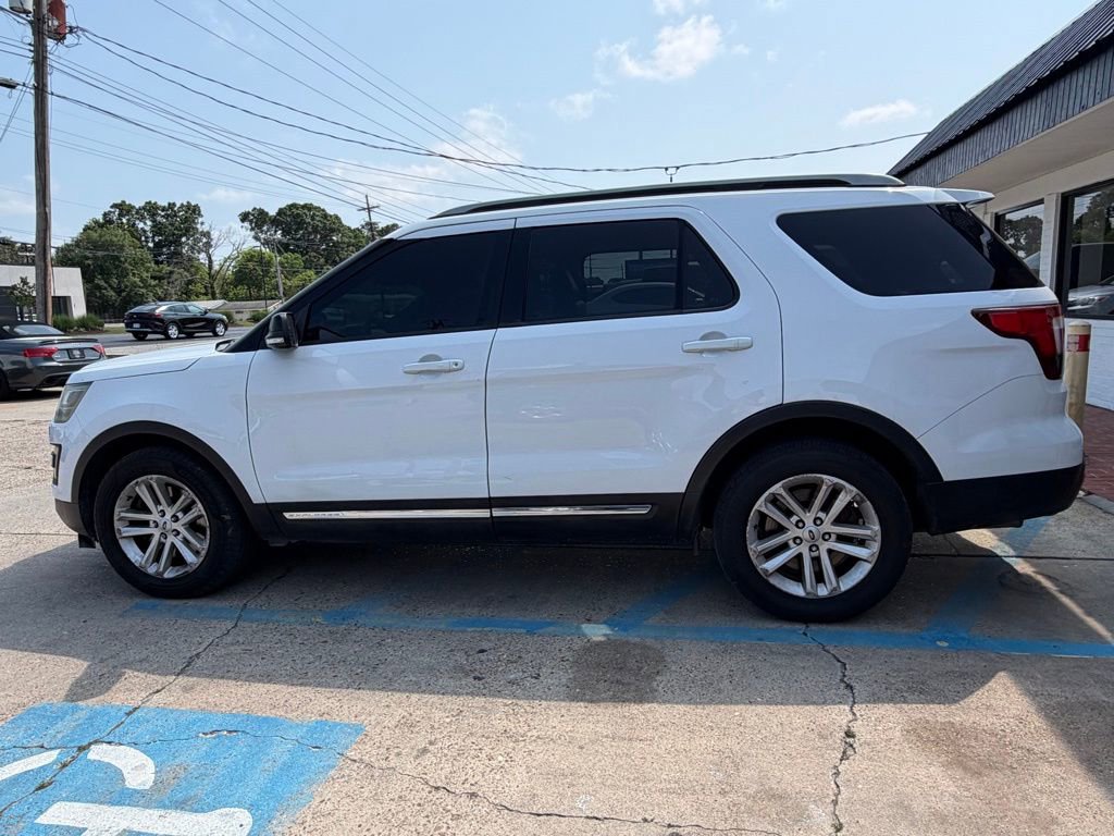 Used 2016 Ford Explorer XLT w/ Equipment Group 202A FWD image 5