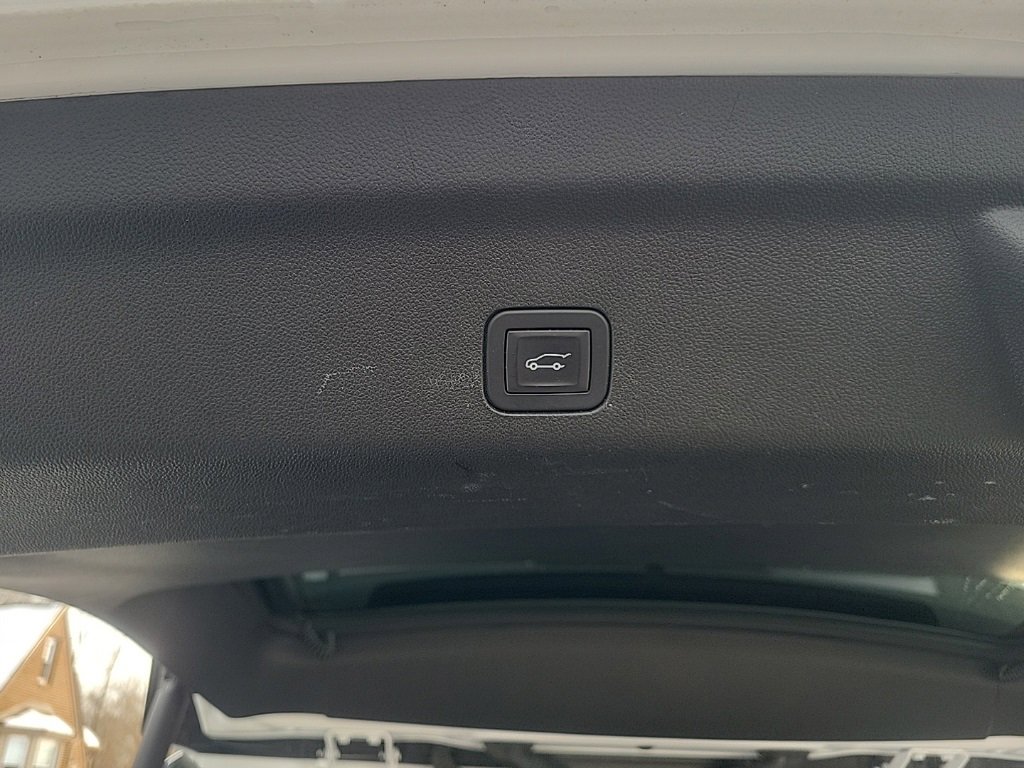 Used 2024 Chevrolet Suburban Z71 w/ Luxury Package image 35